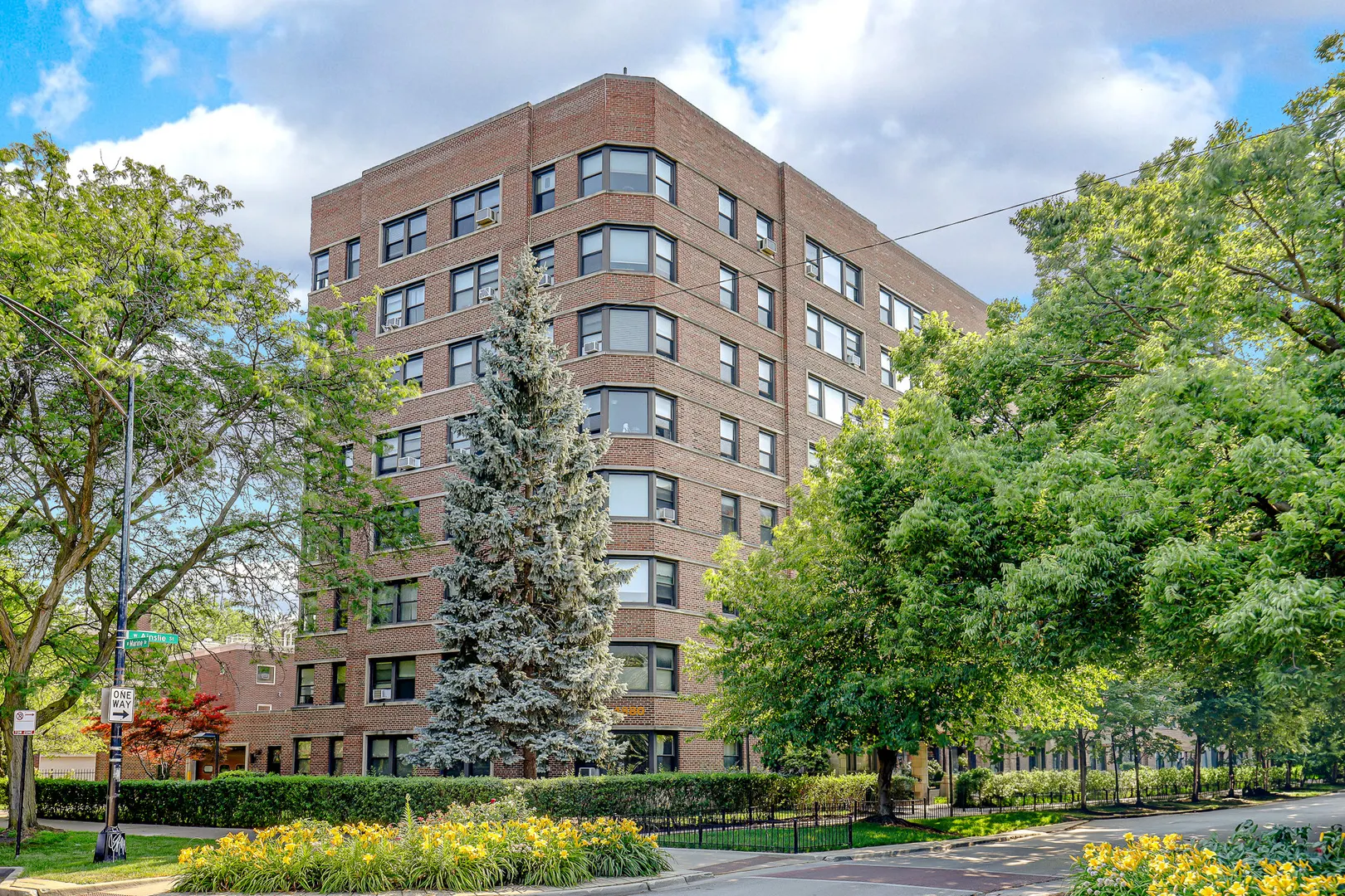 4880 N Marine Drive 404 IL