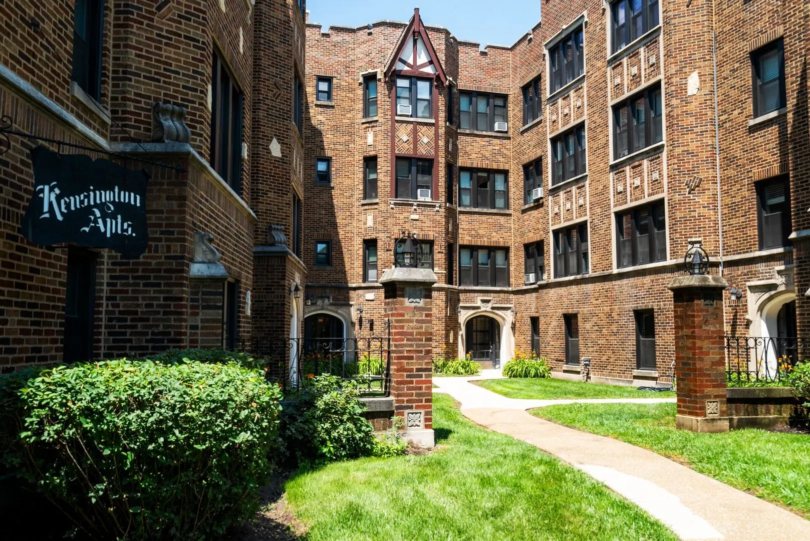 319 W Calendar Avenue 3D IL