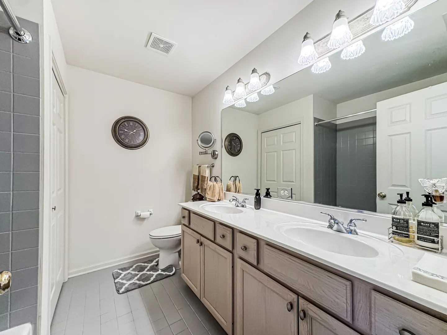 1419 White Oak Lane IL