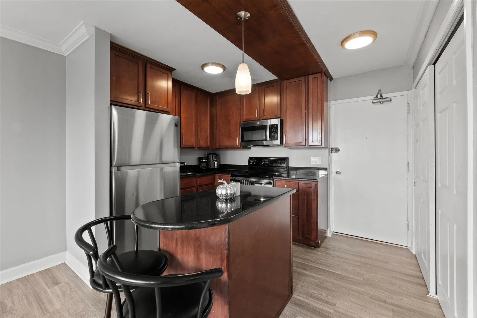 1360 N Sandburg Terrace 2909C IL