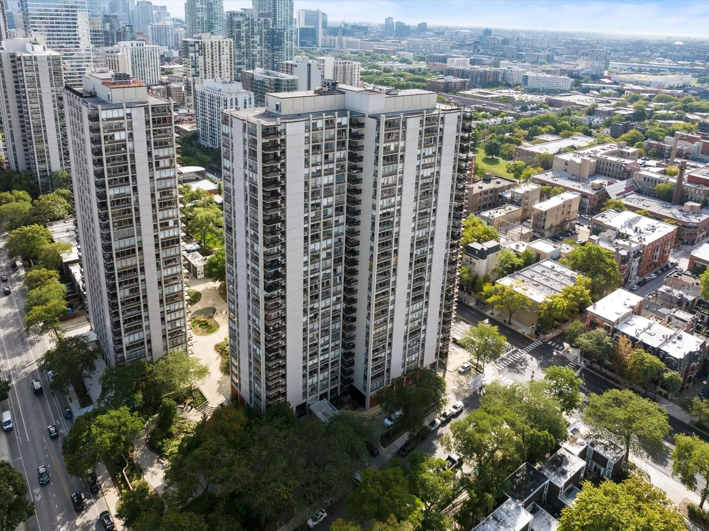 1360 N Sandburg Terrace 2909C IL