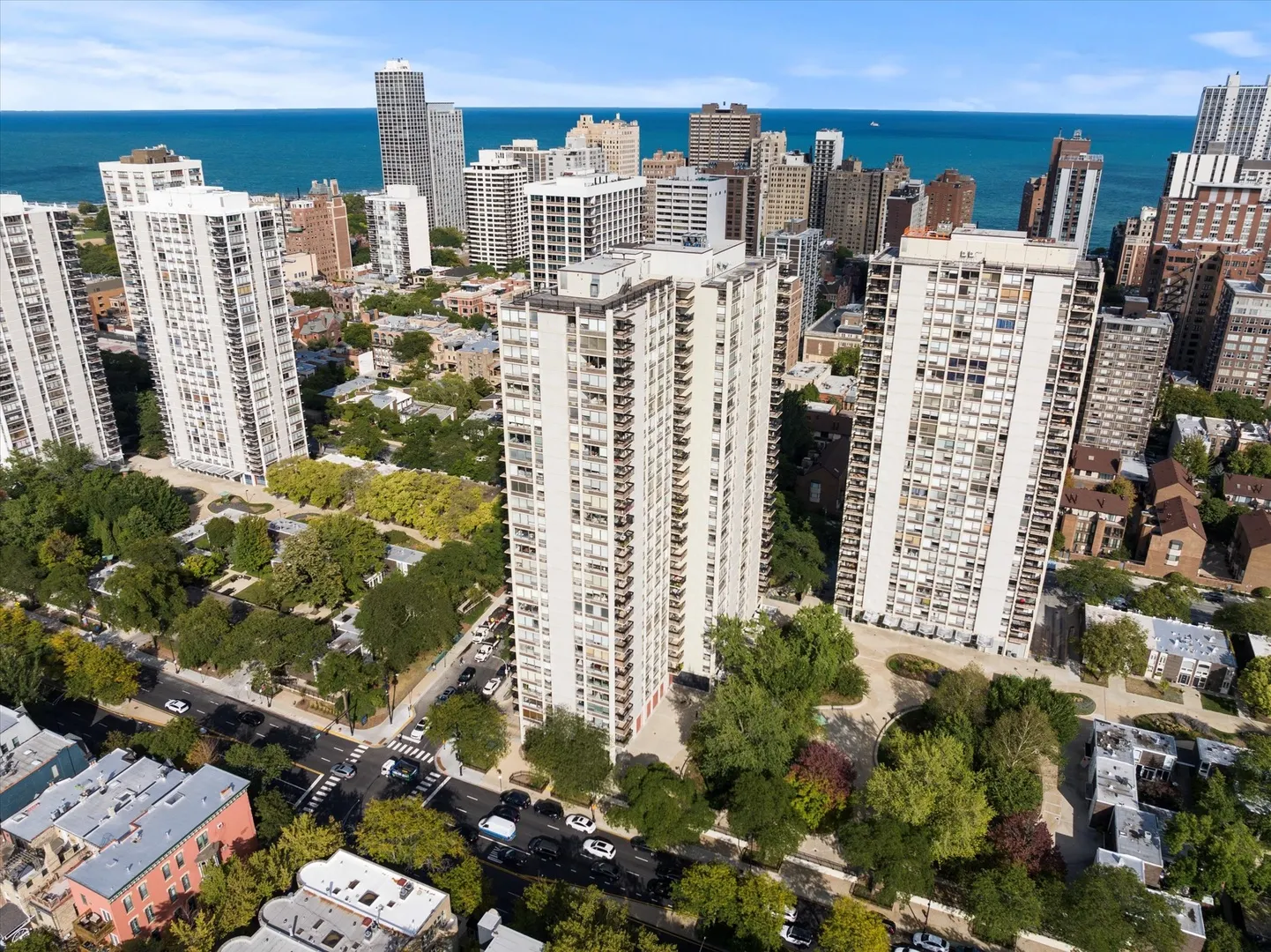 1360 N Sandburg Terrace 2909C IL