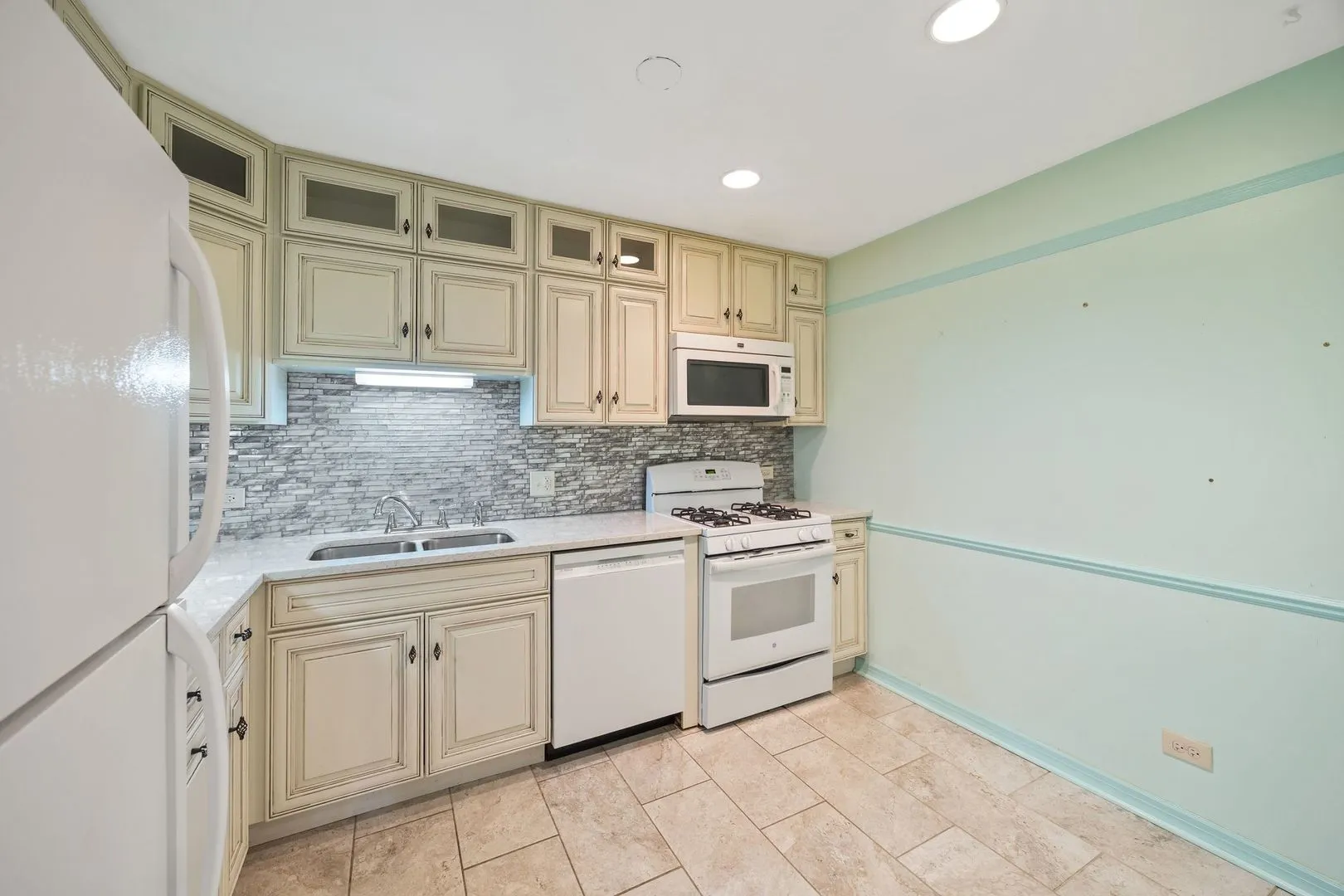 972 Thornton Lane 102 IL