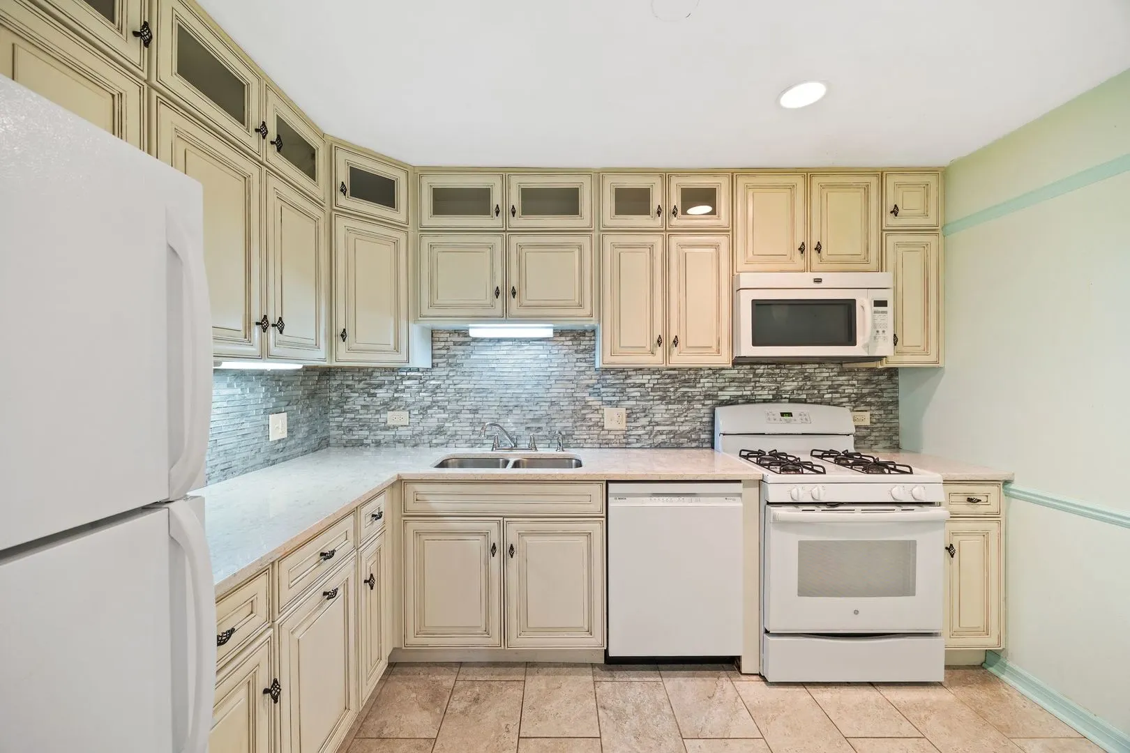 972 Thornton Lane 102 IL