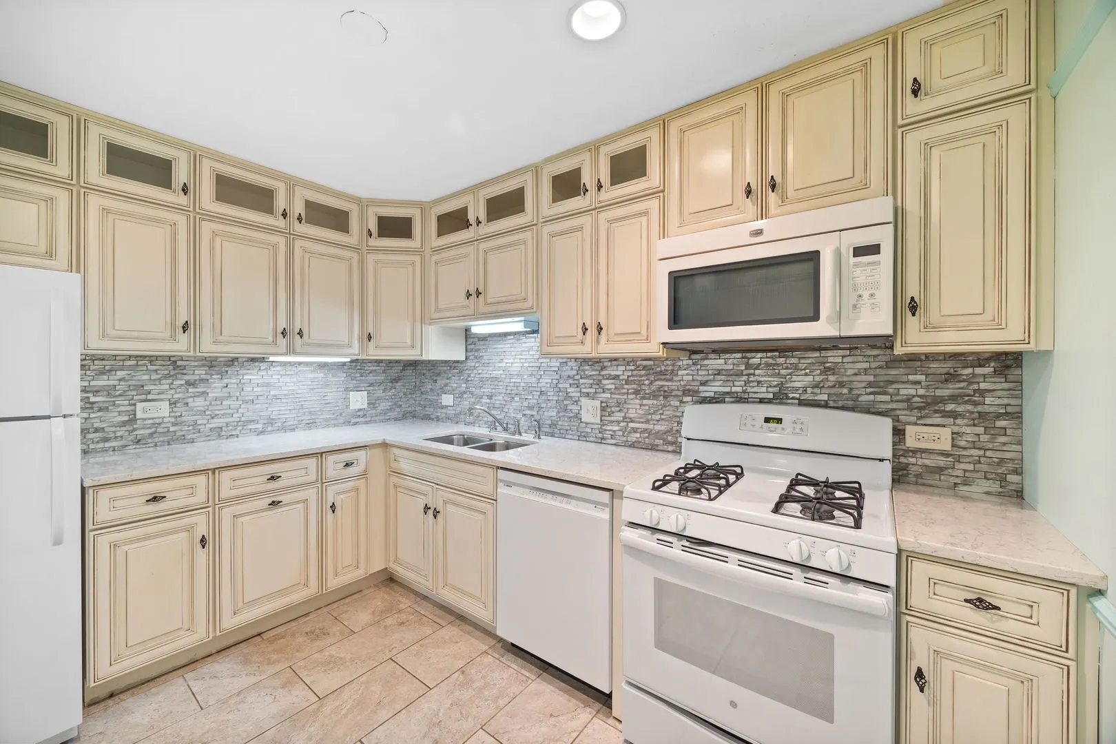 972 Thornton Lane 102 IL