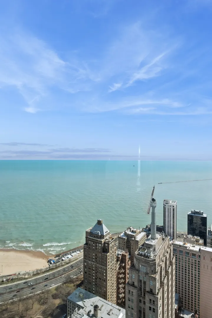 132 E Delaware Place 5201 IL
