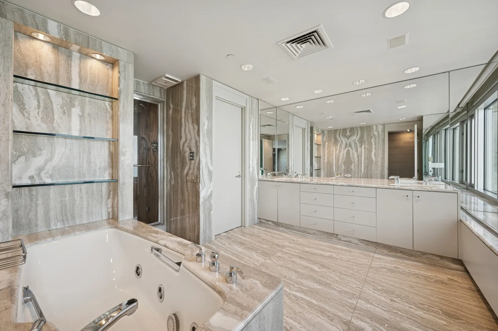 132 E Delaware Place 5201 IL