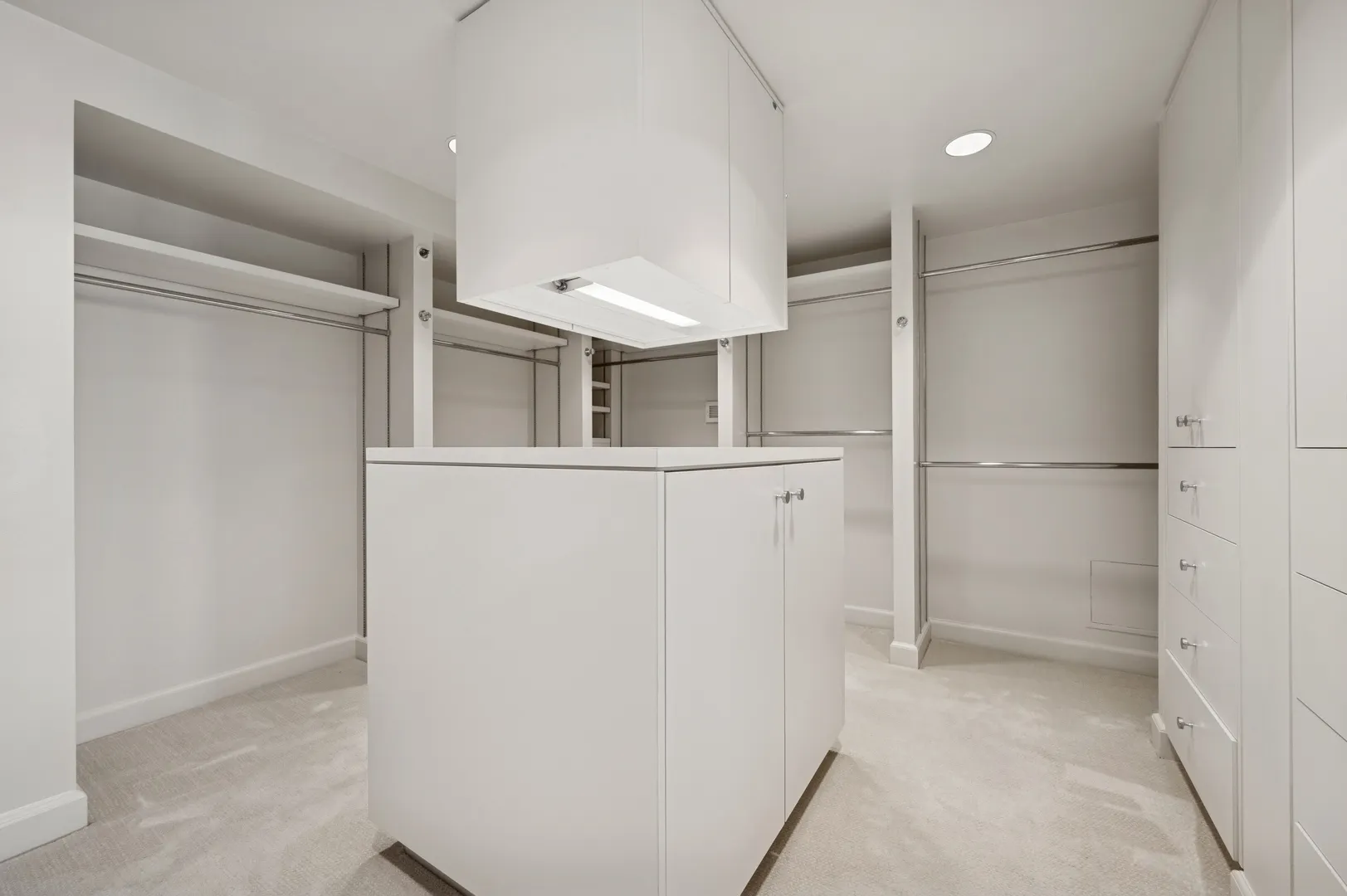 132 E Delaware Place 5201 IL