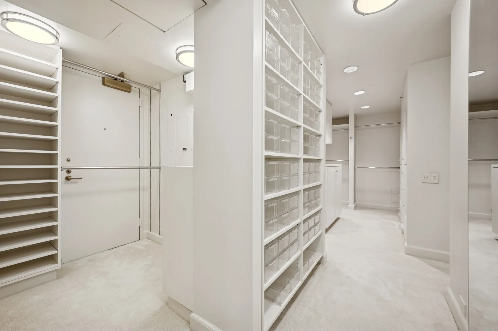 132 E Delaware Place 5201 IL