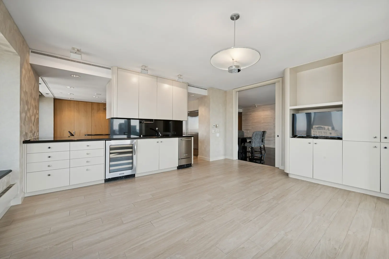 132 E Delaware Place 5201 IL