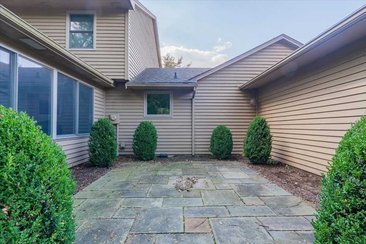 10 Inverness Drive IL