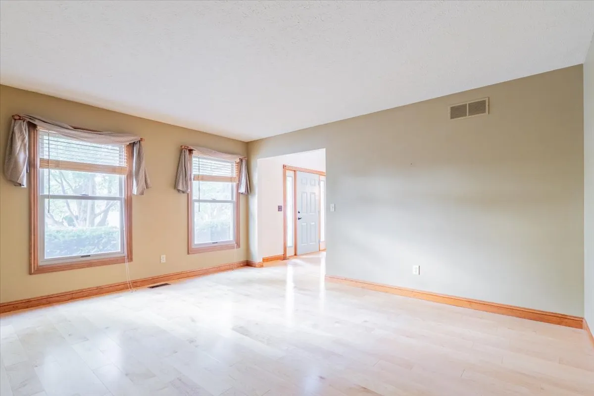 10 Inverness Drive IL