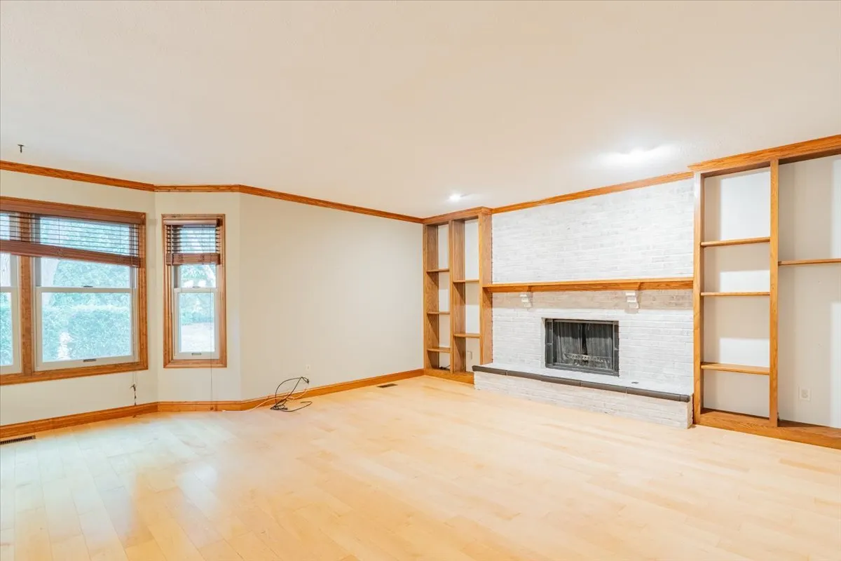 10 Inverness Drive IL