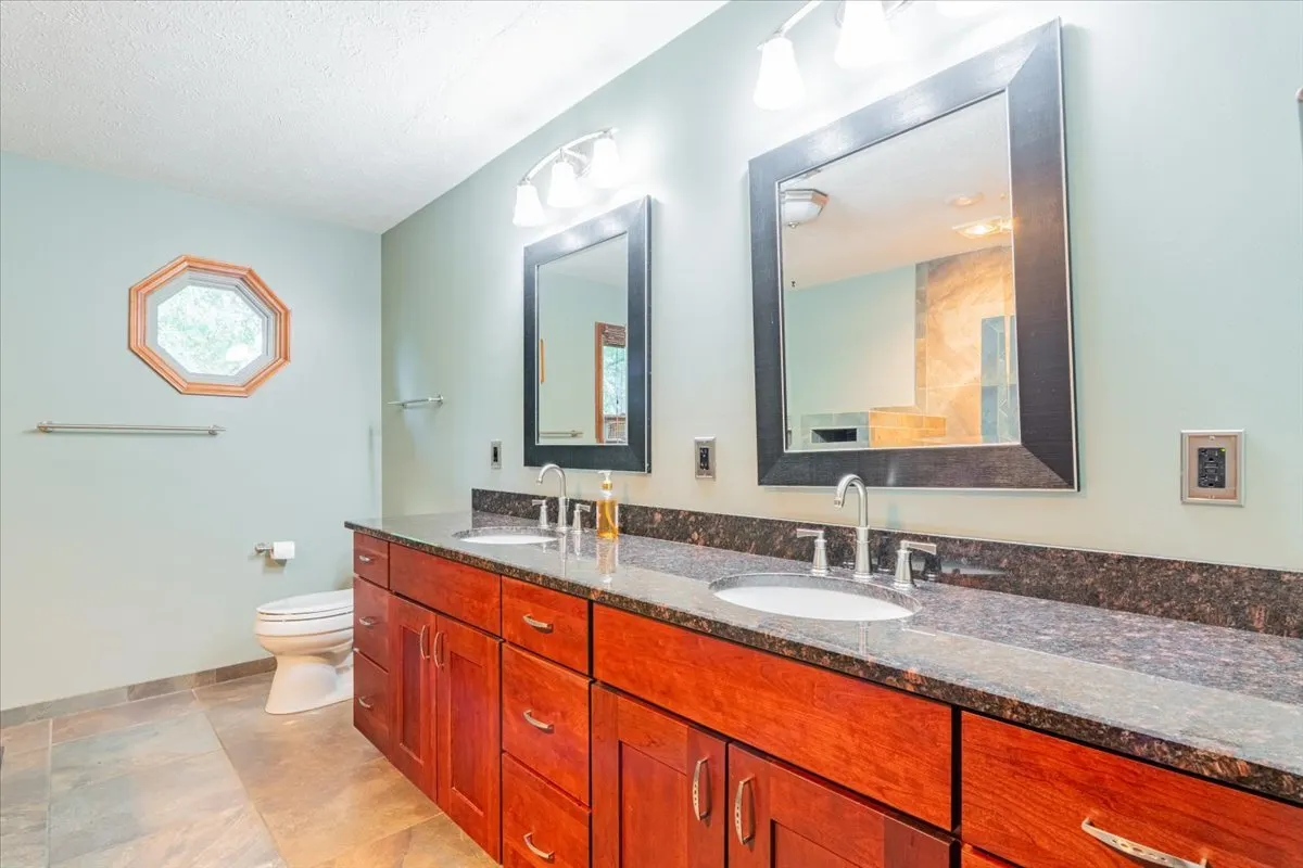 10 Inverness Drive IL
