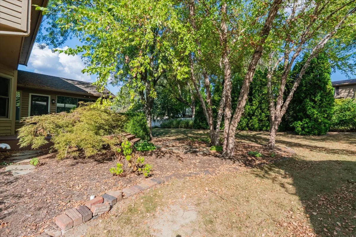 10 Inverness Drive IL