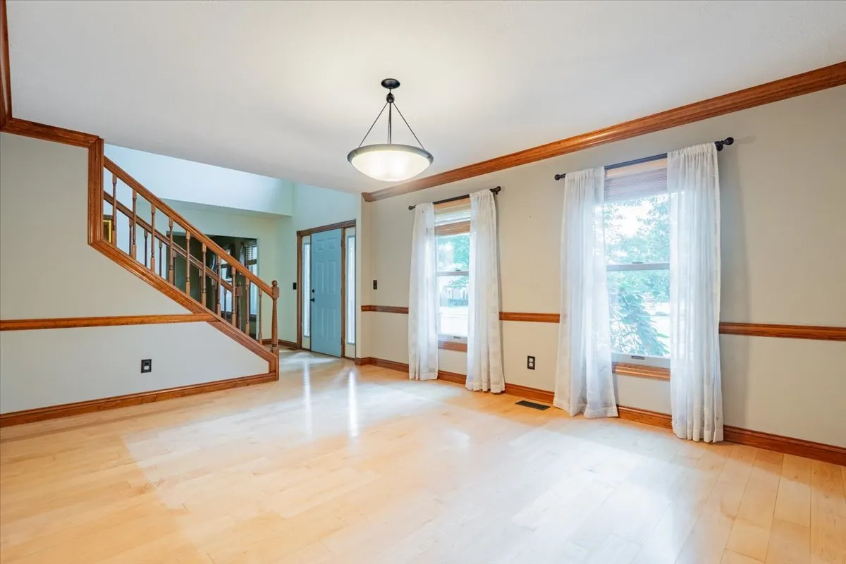 10 Inverness Drive IL