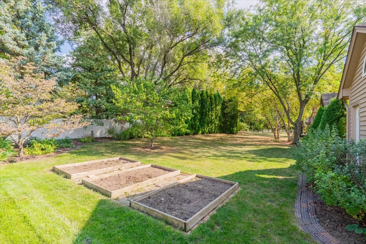 10 Inverness Drive IL