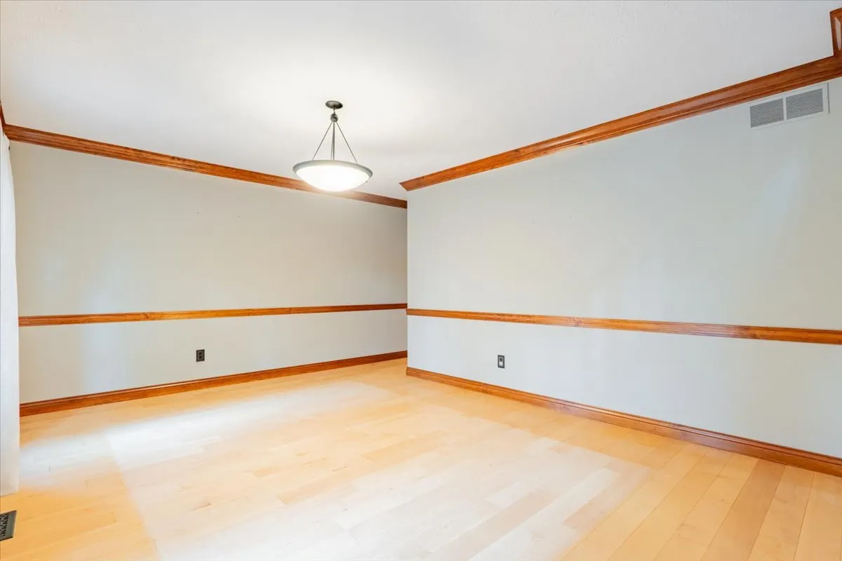 10 Inverness Drive IL