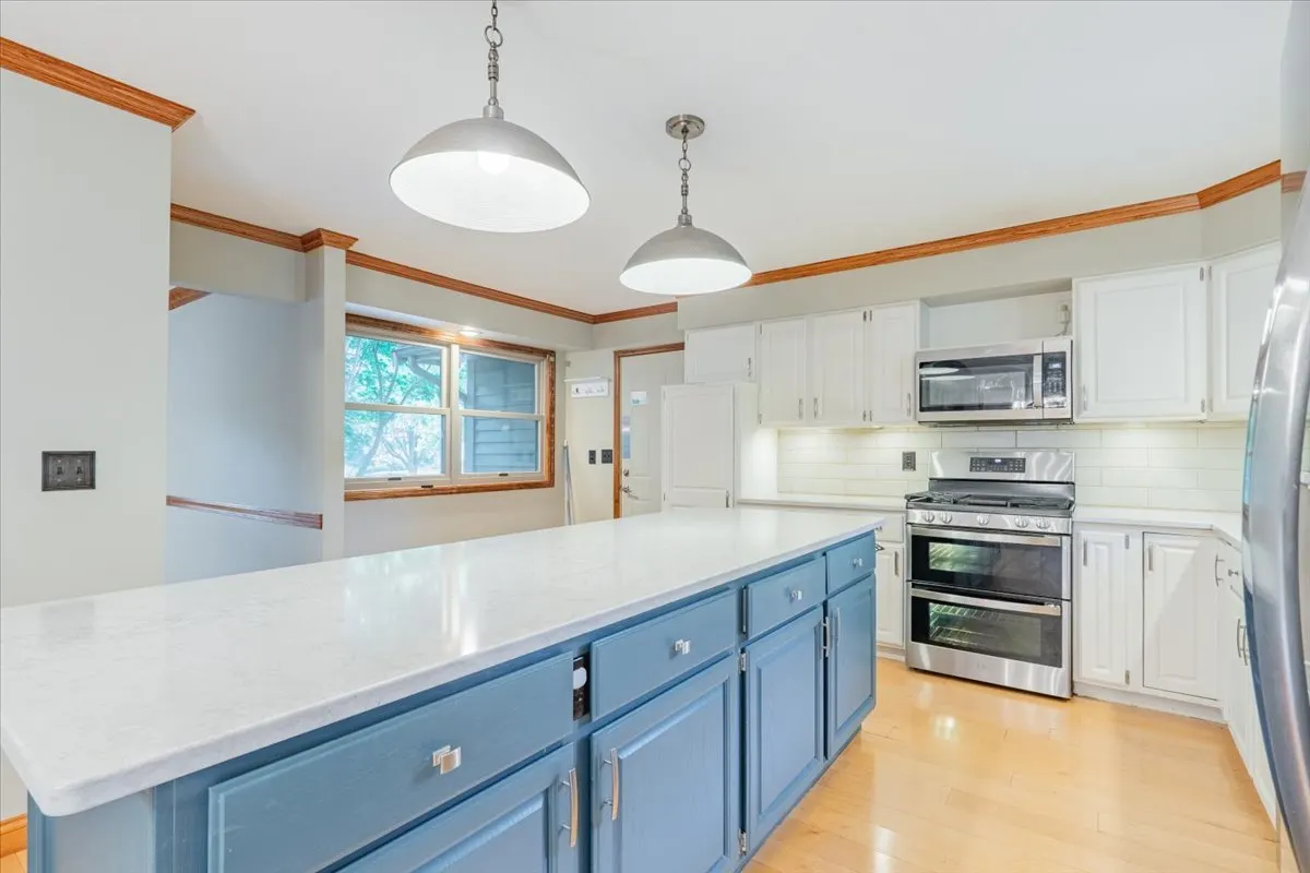 10 Inverness Drive IL
