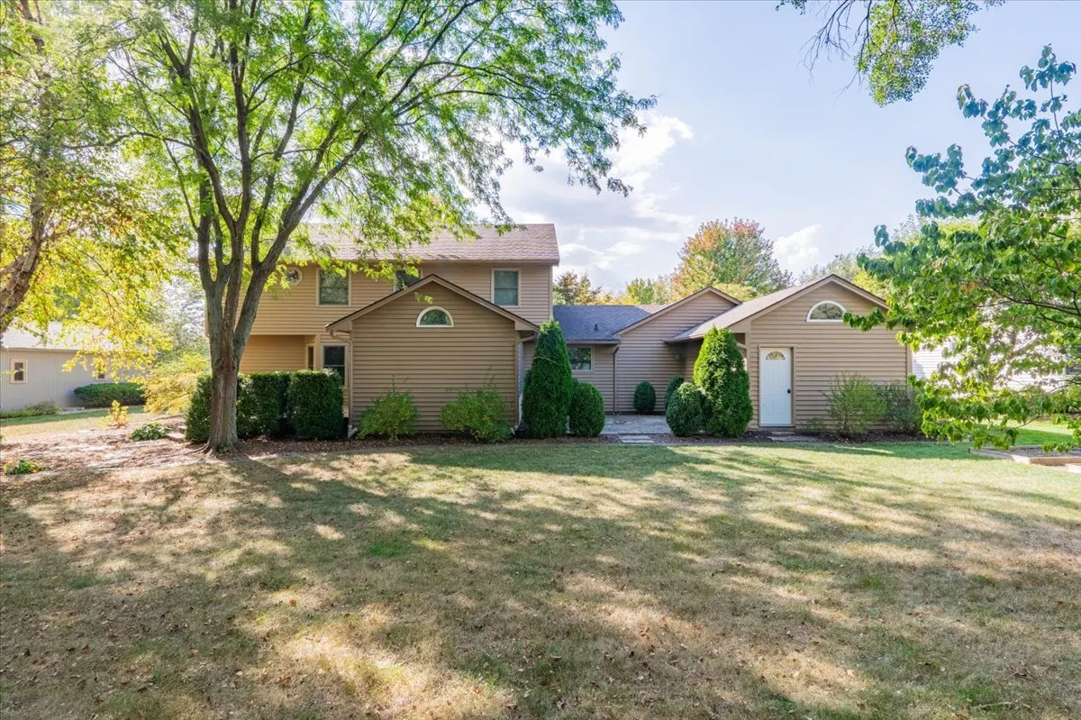 10 Inverness Drive IL