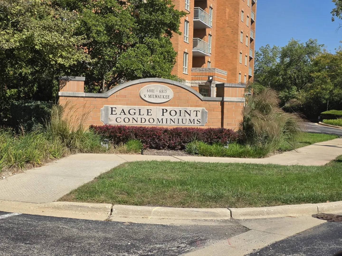 6815 N Milwaukee Avenue 702 IL