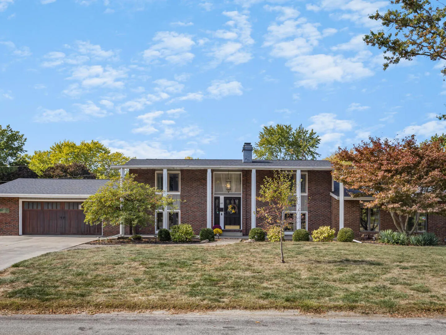 411 Crestwood Drive IL