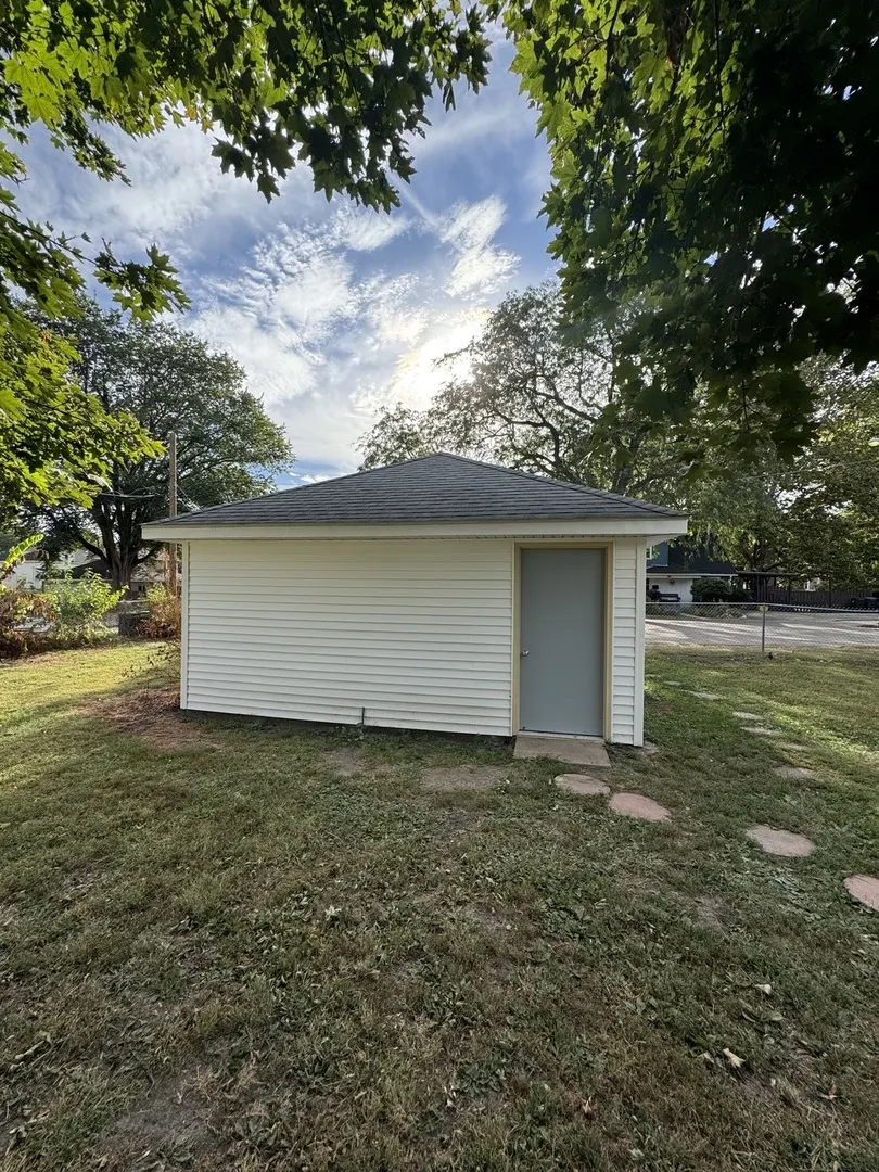611 Broadway Avenue IL