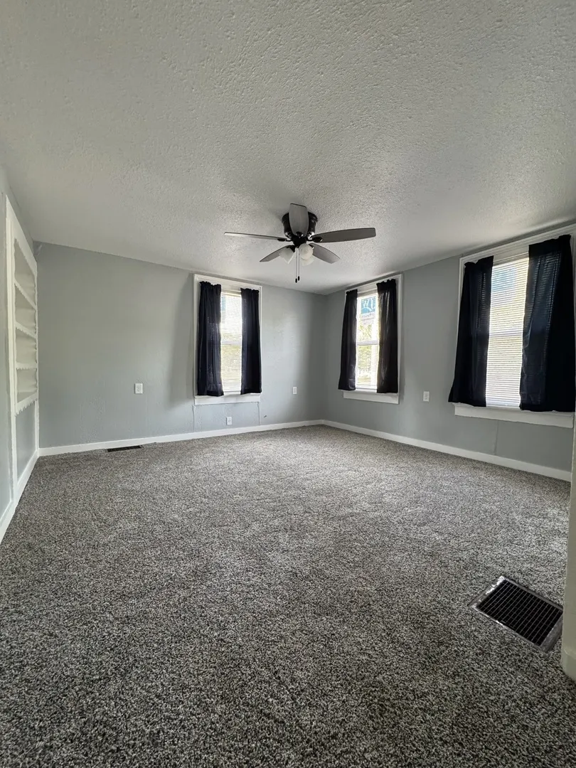 611 Broadway Avenue IL