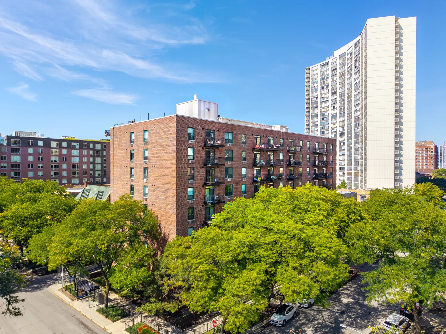 3900 N Pine Grove Avenue 911 IL