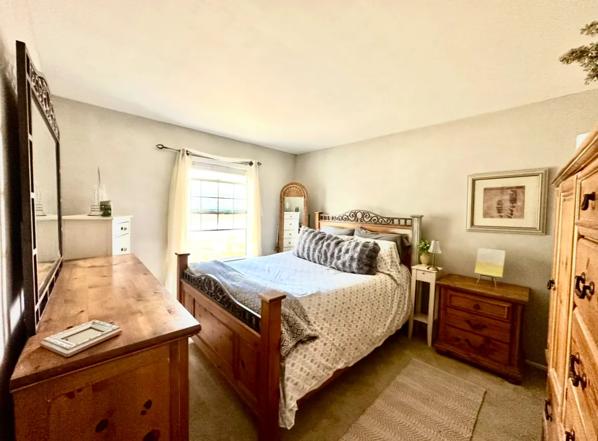 22 Waterbury Lane N1 IL