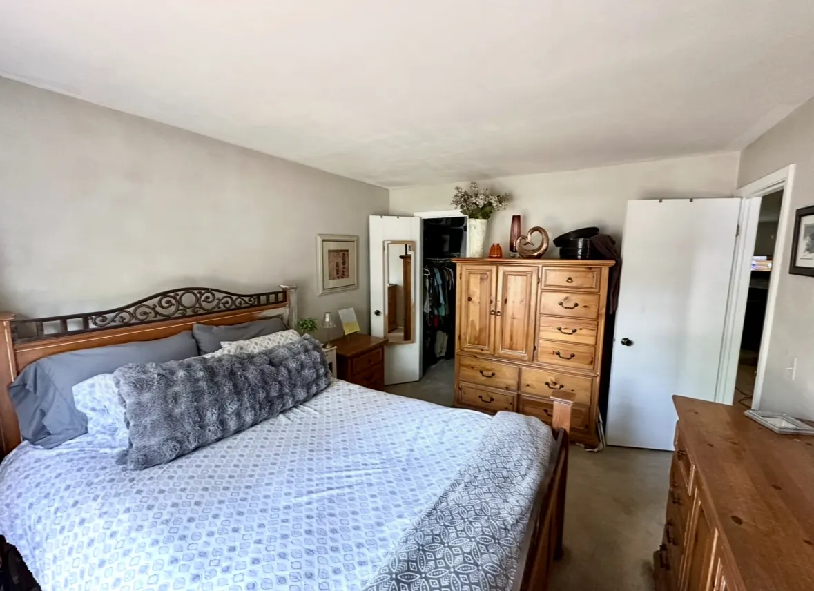22 Waterbury Lane N1 IL