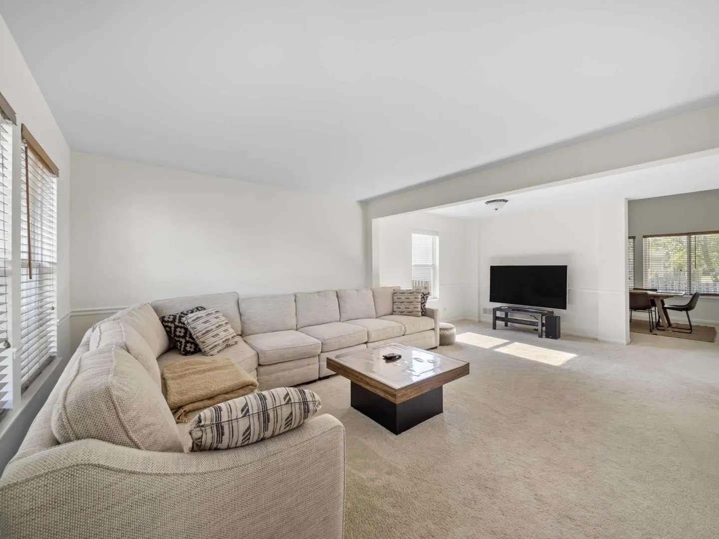 2521 WATERFORD Lane IL