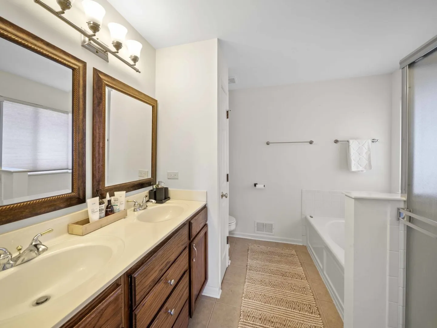 2521 WATERFORD Lane IL