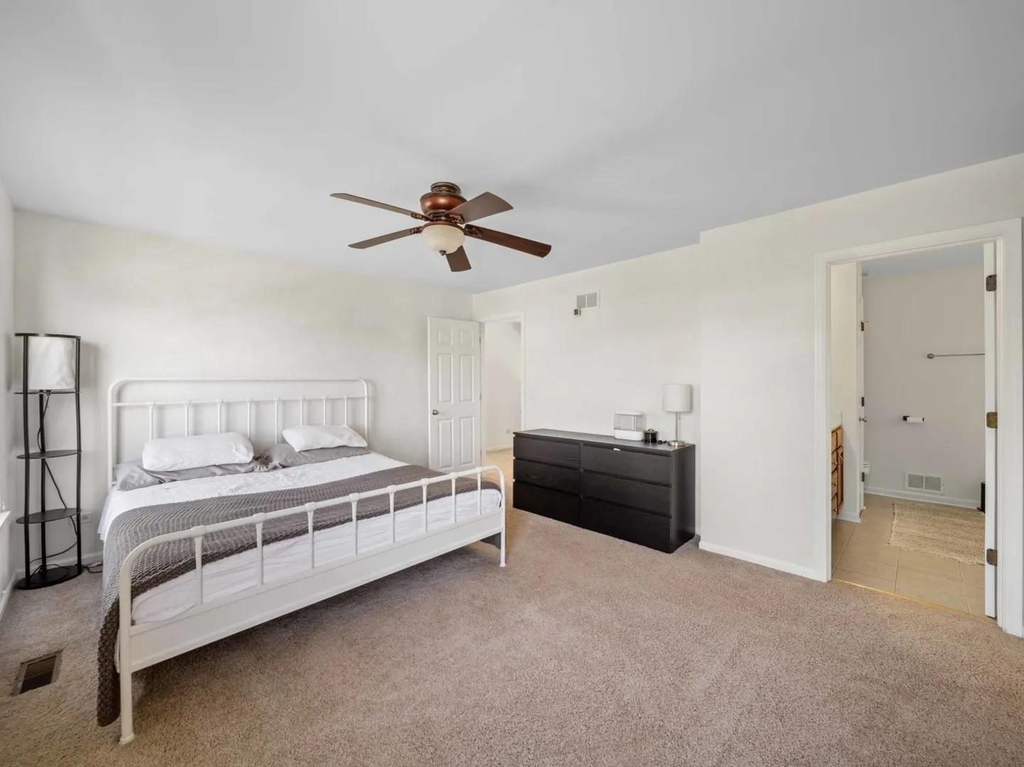 2521 WATERFORD Lane IL