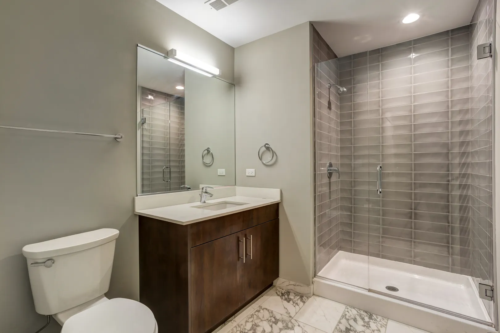 851 W Grand Avenue 206 IL