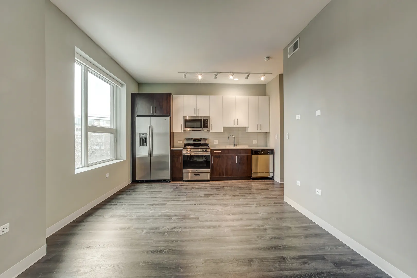 851 W Grand Avenue 206 IL