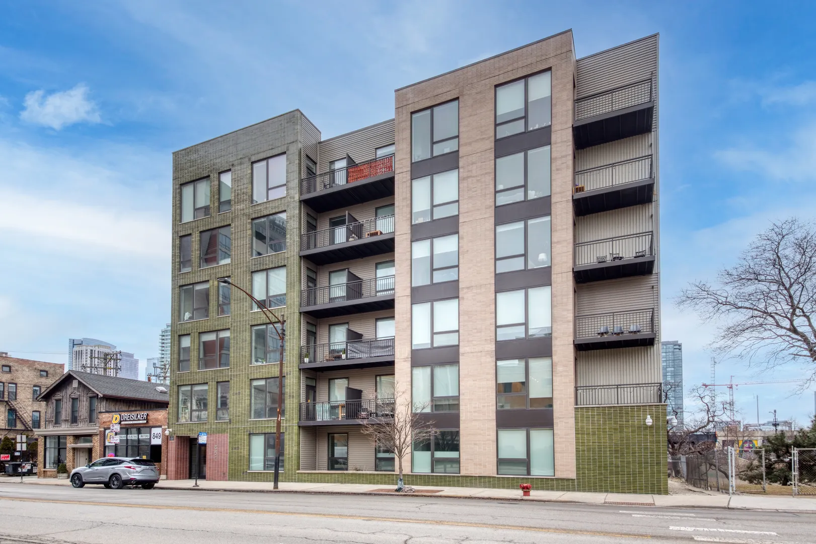 851 W Grand Avenue 206 IL