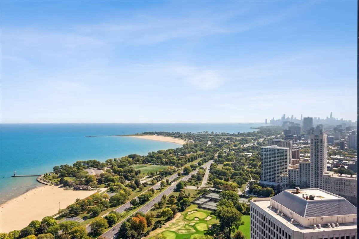 5415 N Sheridan Road 4805 IL