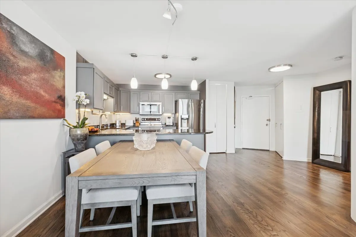 5415 N Sheridan Road 4805 IL