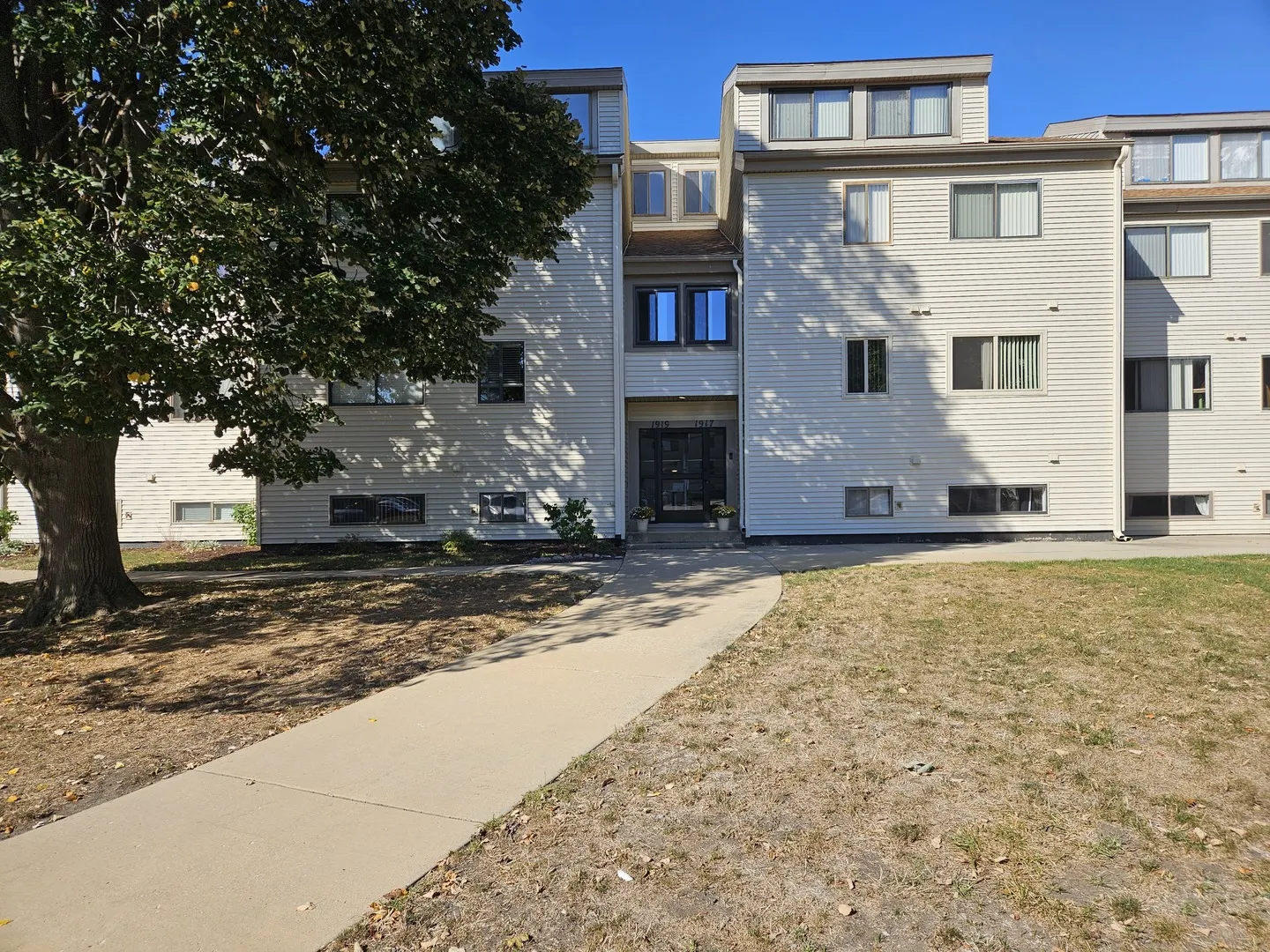 1919B Melrose Drive 1919B IL