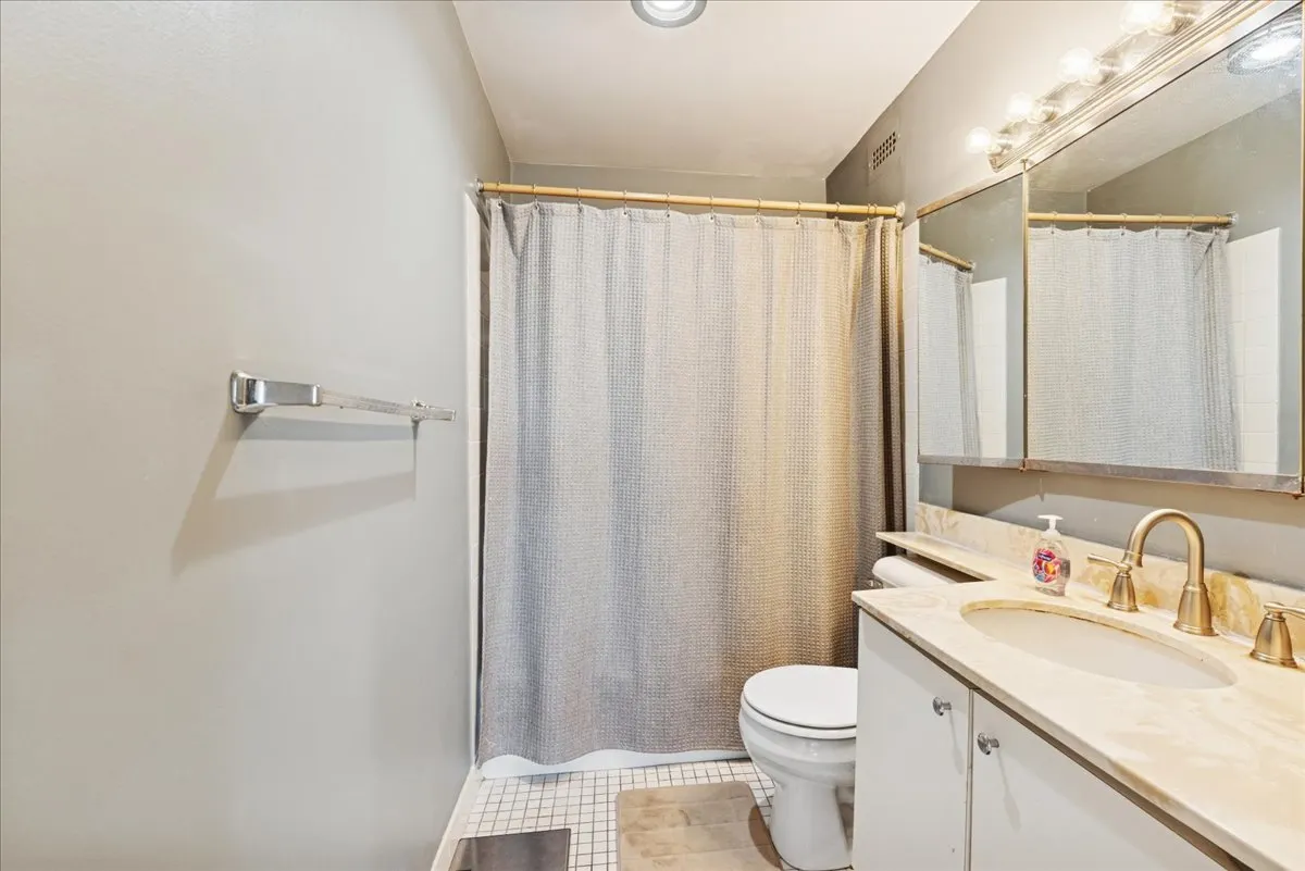5415 N Sheridan Road 4815 IL