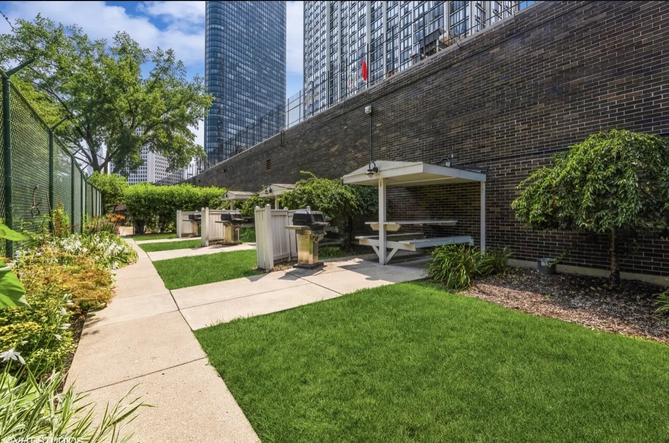 5455 N Sheridan Road 2615 IL