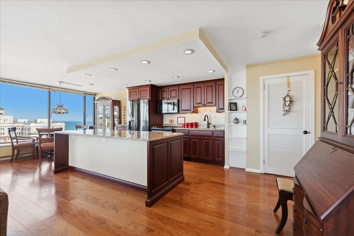5455 N Sheridan Road 2615 IL
