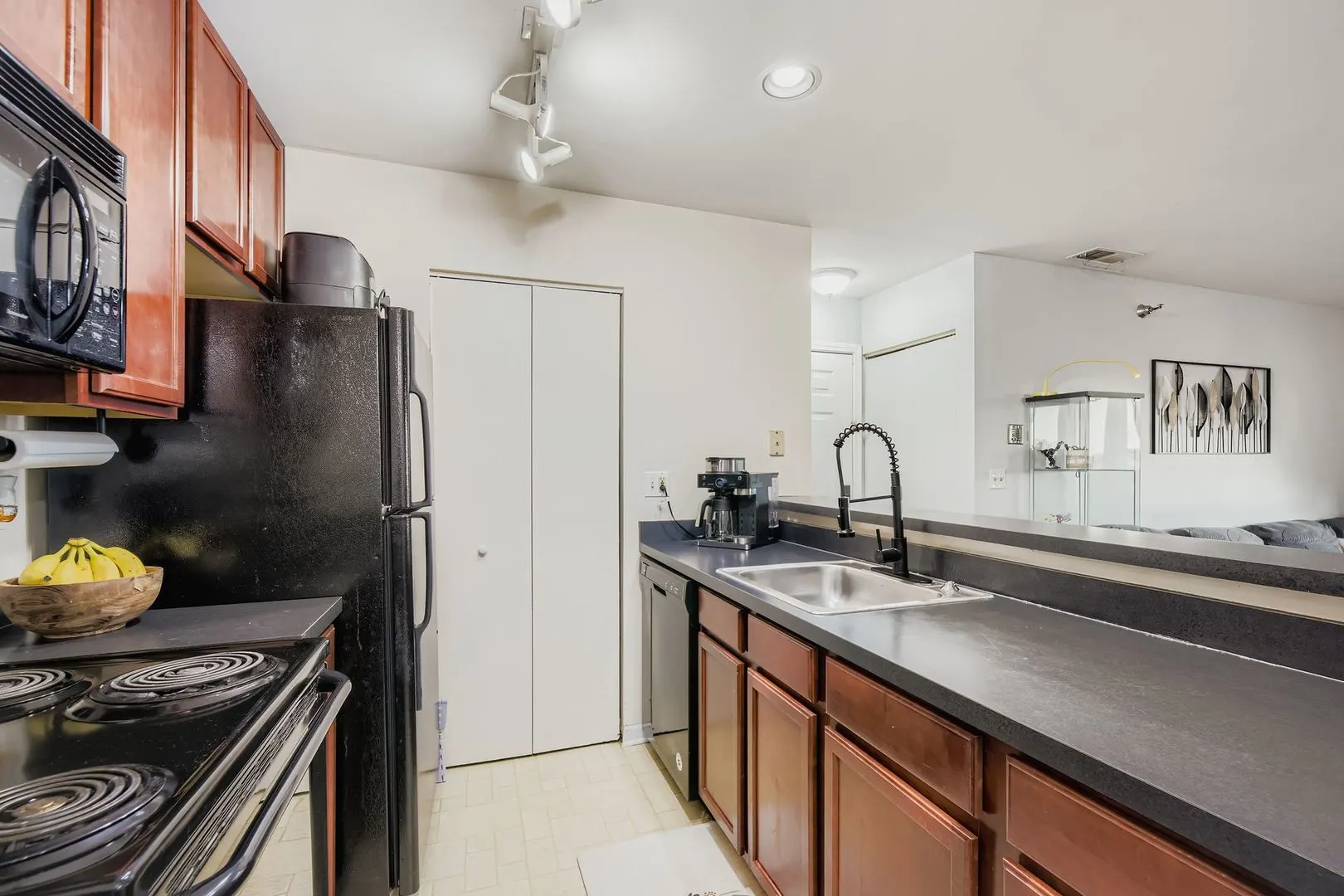 208 Glengarry Drive 304 IL
