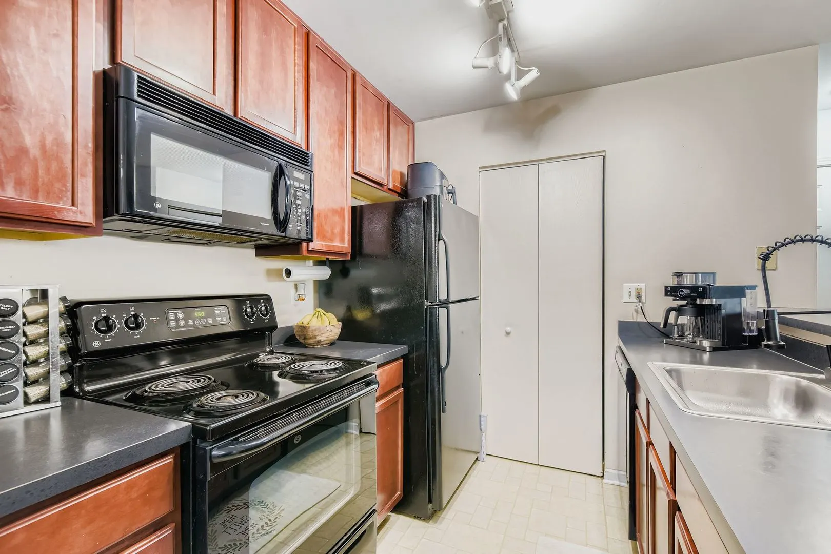 208 Glengarry Drive 304 IL