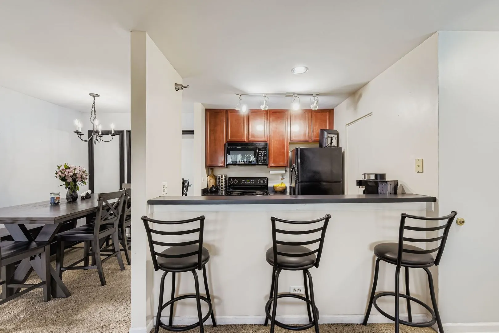 208 Glengarry Drive 304 IL