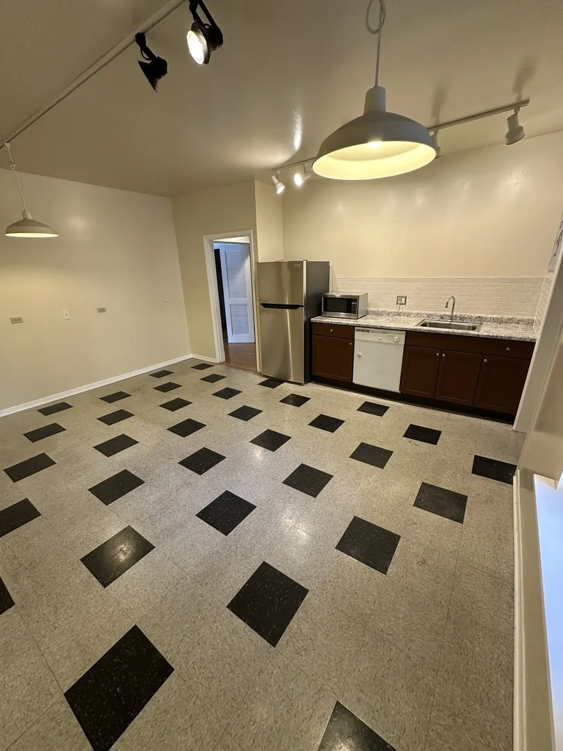 536 N Clark Street IL