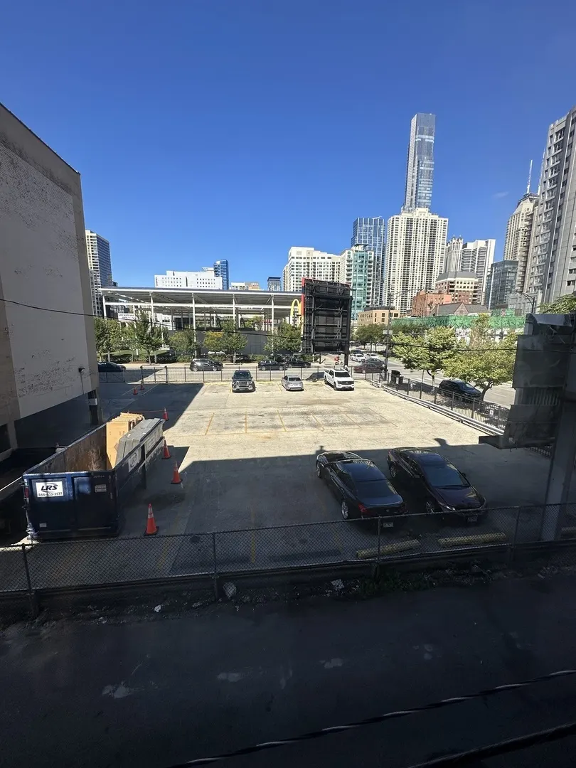 536 N Clark Street IL