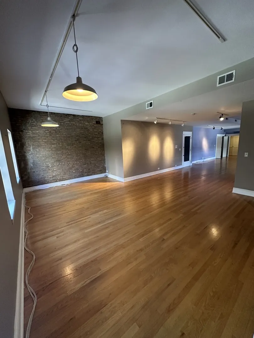 536 N Clark Street IL