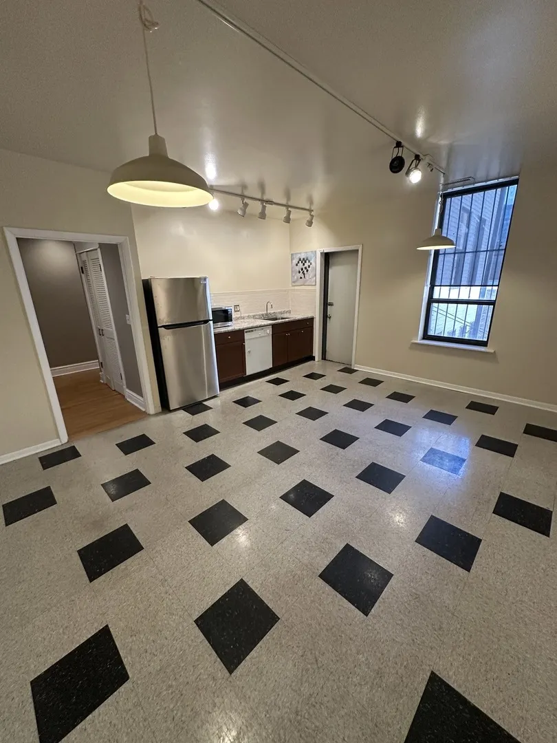 536 N Clark Street IL